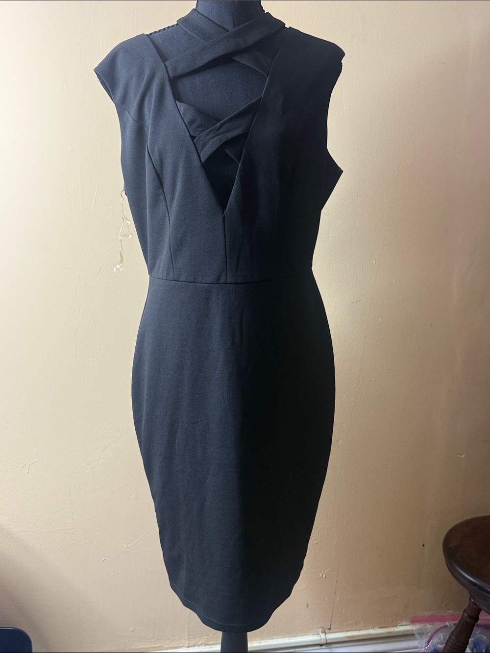 Fashion to Figure Black Sleeveless Crisscross Neck Midi Sheath Dress